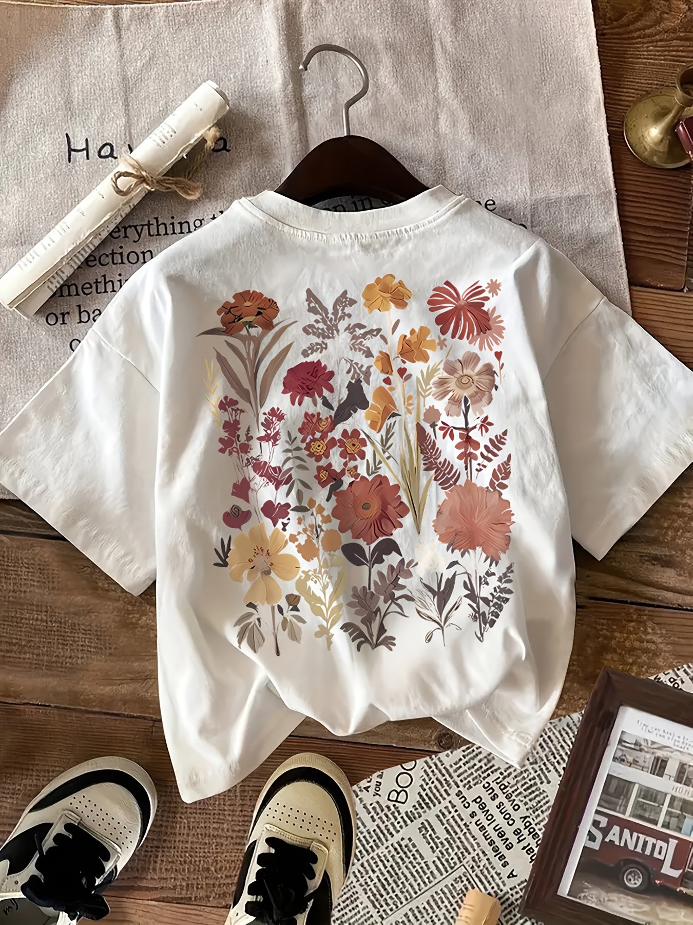 BotaniTee | Gebloemd grafisch T-shirt - Korte mouwen, ronde hals, casual katoenen T-shirt
