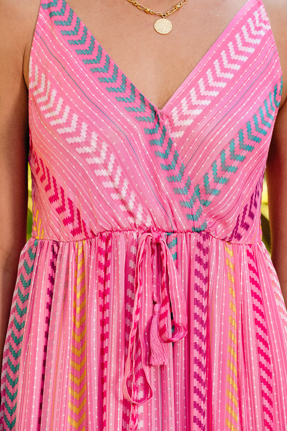 Mevelyn | Boho Western Maxi-jurk voor vrouwen - Roze V-hals met kwastjes, spaghettibandjes & allover print