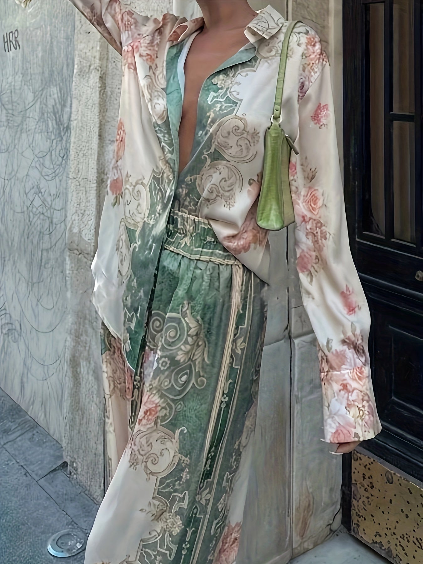 Nikoleta | Satijnen blouse met bloemenprint & wijde broek set