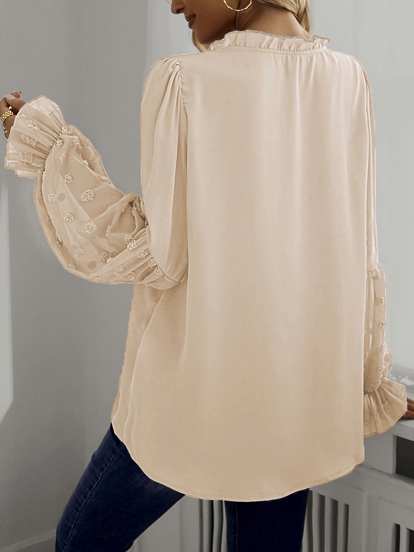 Ayana | Elegante V-hals Blouse met Bloemen Mesh Jacquard & Ruches Klokmouwen