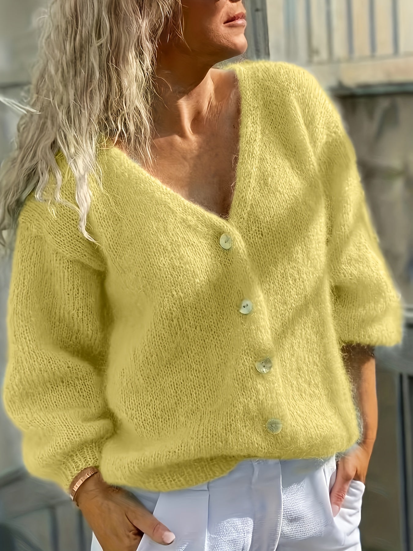 Ulrikka | Zachte gebreide vest voor dames – Losvallend jasje met knopen en V-hals voor casual kleding