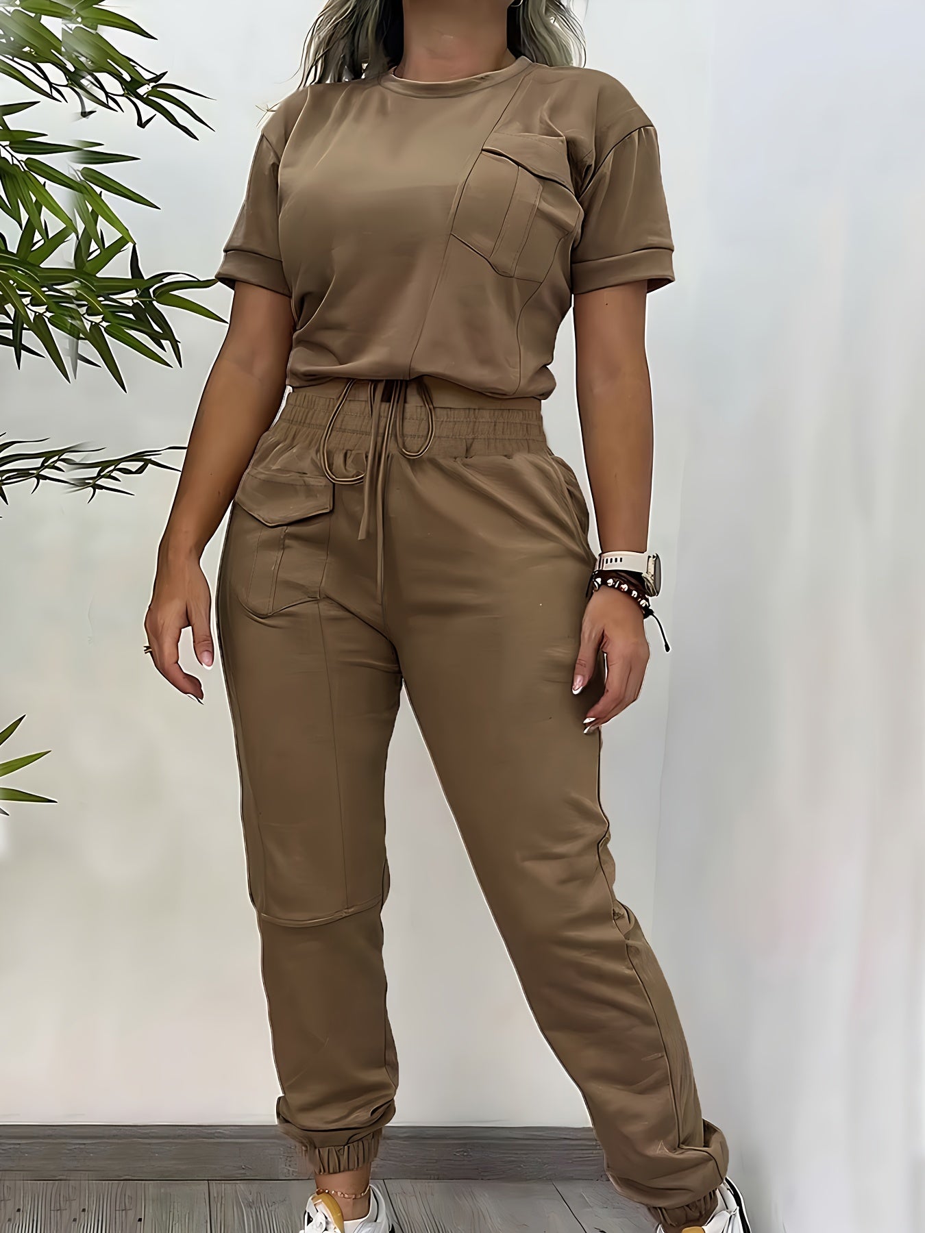 Helmi | Casual tweedelige damesset - T-shirt & Joggerbroek met koord