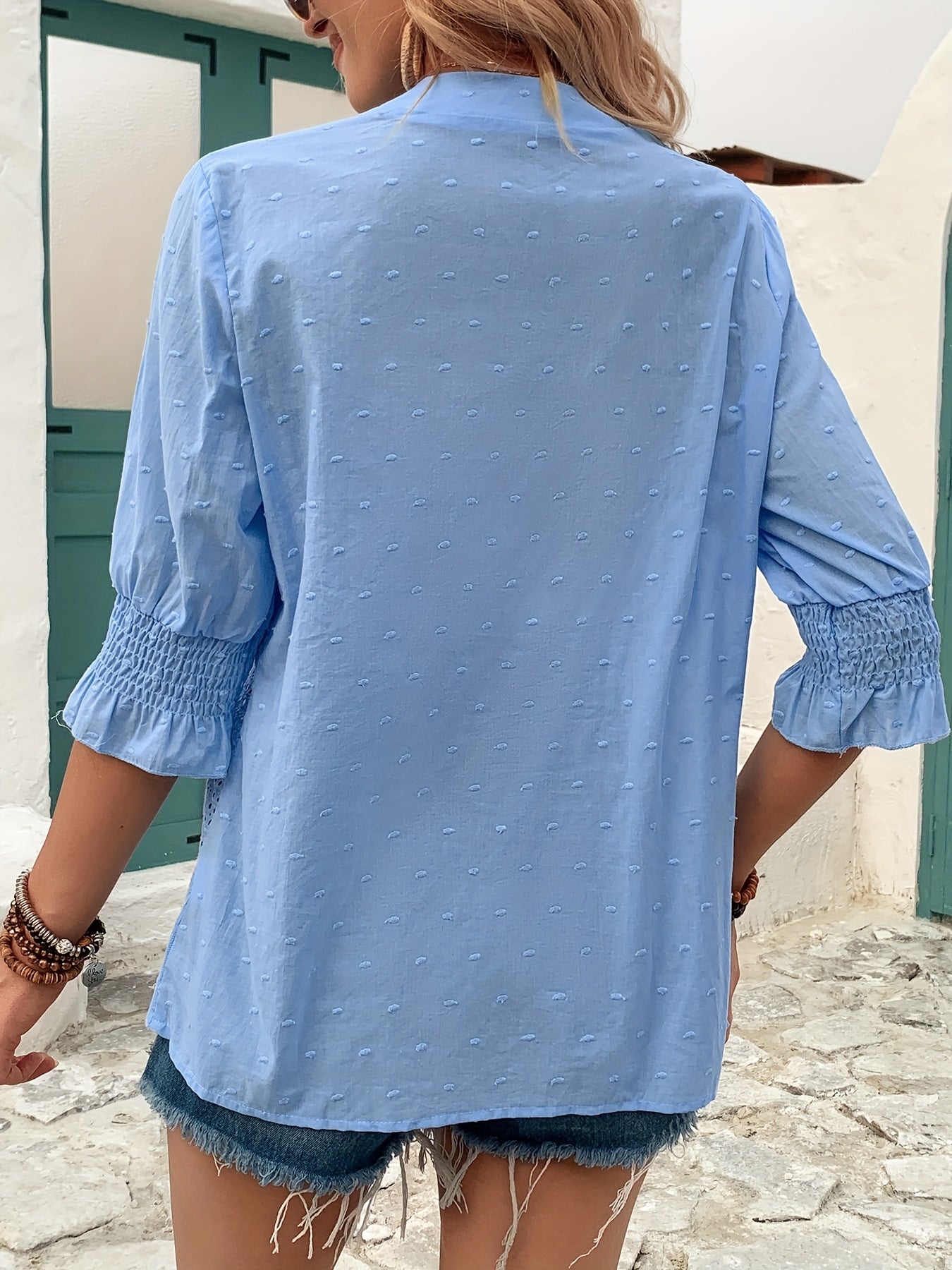Meredith | Elegante blouse voor dames met Eyelet borduurwerk, ruches en korte mouwen