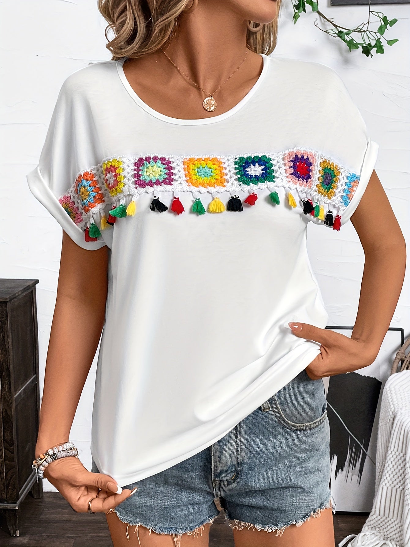 Rosalie | Geborduurd T-shirt met korte mouwen en kwastjes - Boho Chic Top