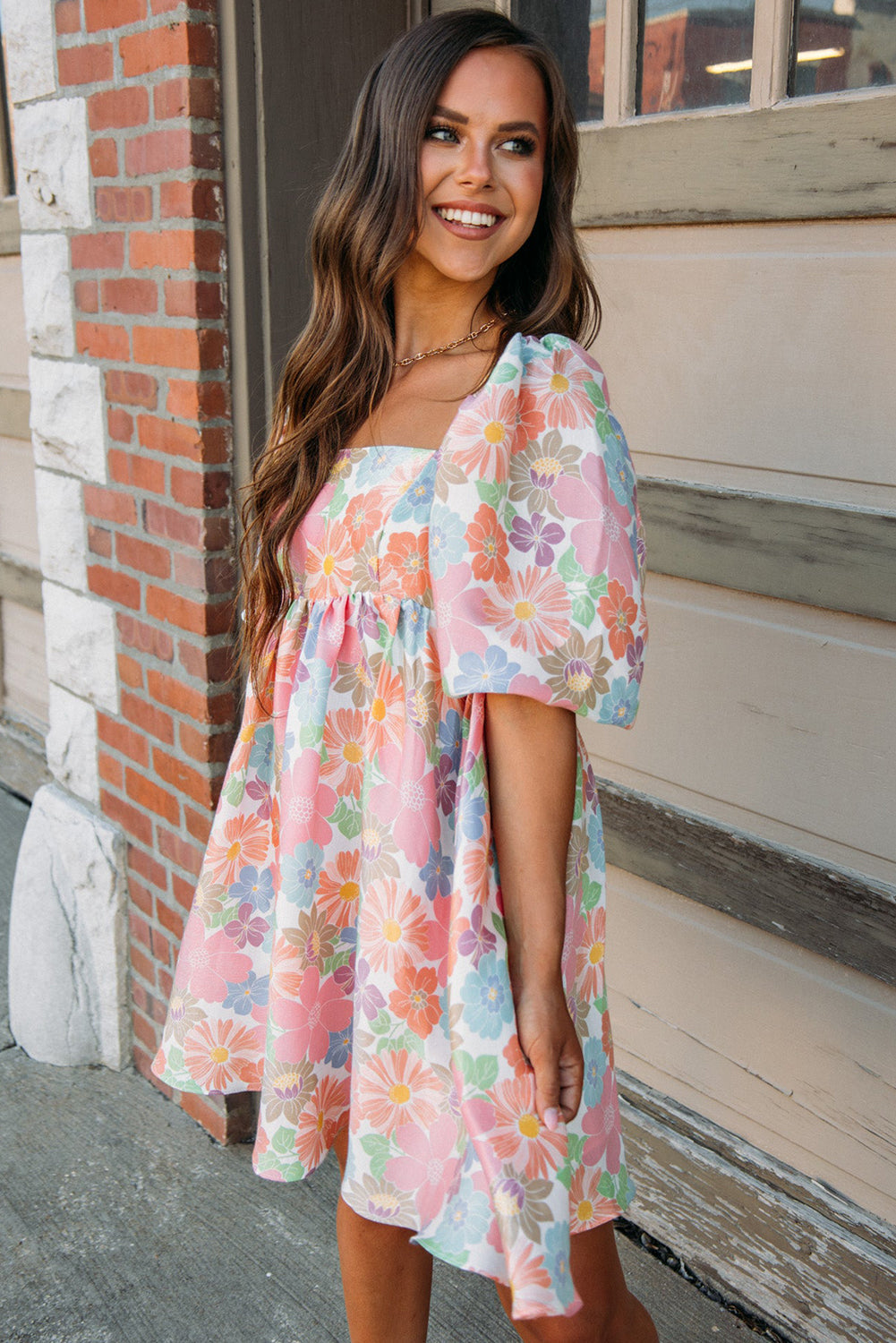 Melivra | Roze gebloemde Babydoll-jurk - Vierkante hals, pofmouwen, vloeiend minijurkje