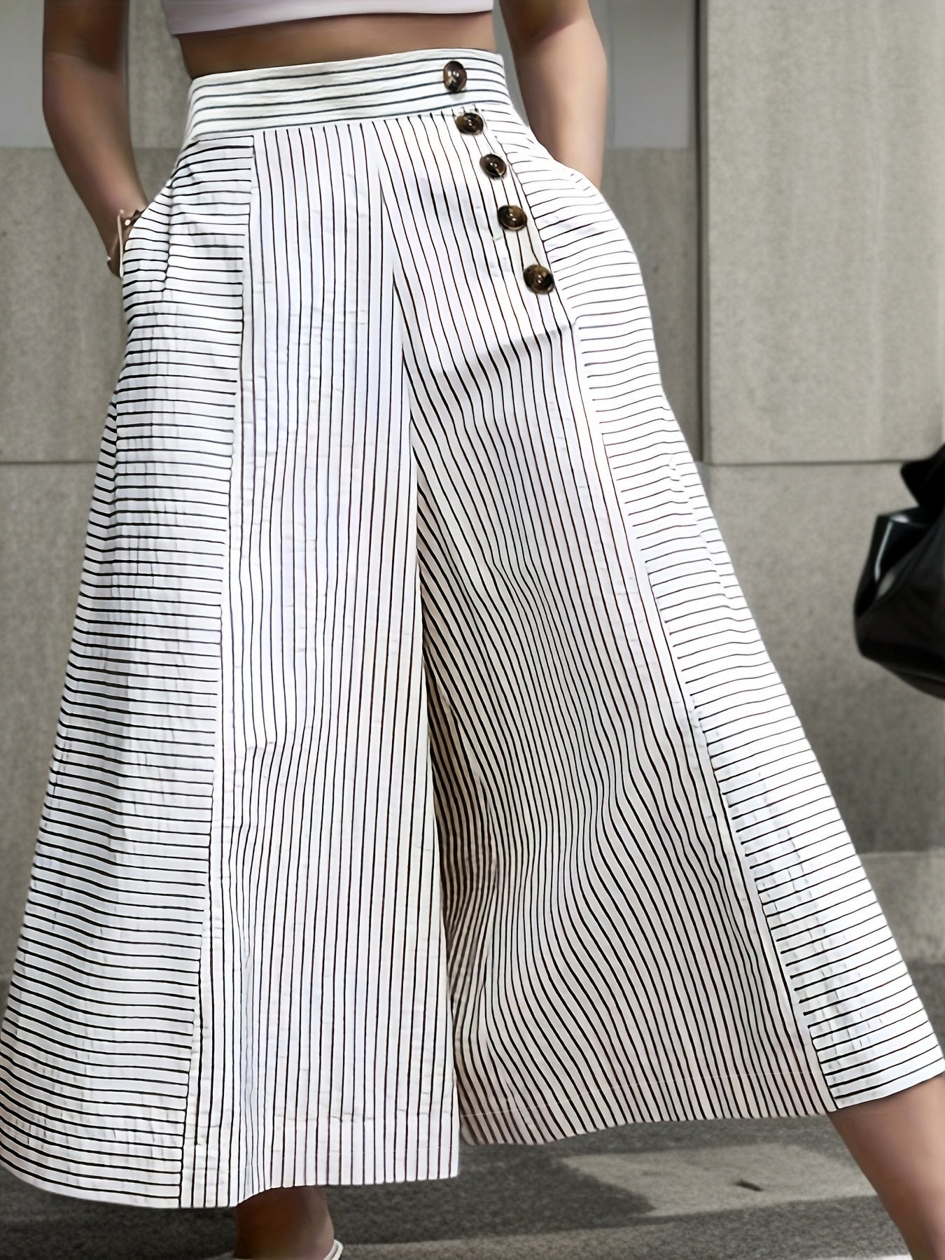 Noreia | Casual gestreepte broek met hoge taille en wijde pijpen - Los model, knoopdetail
