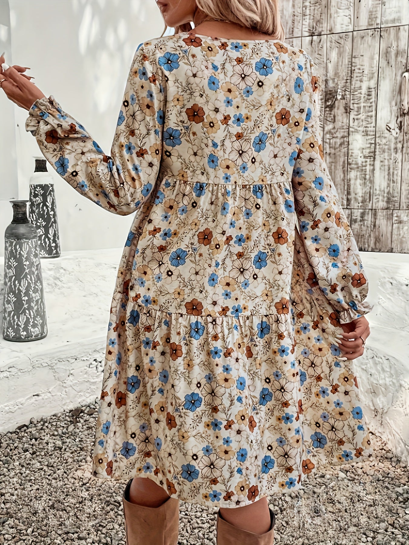 Alida | Damesjurk met bloemenprint en losse zoom en mouwen - Casual Vakantiejurk