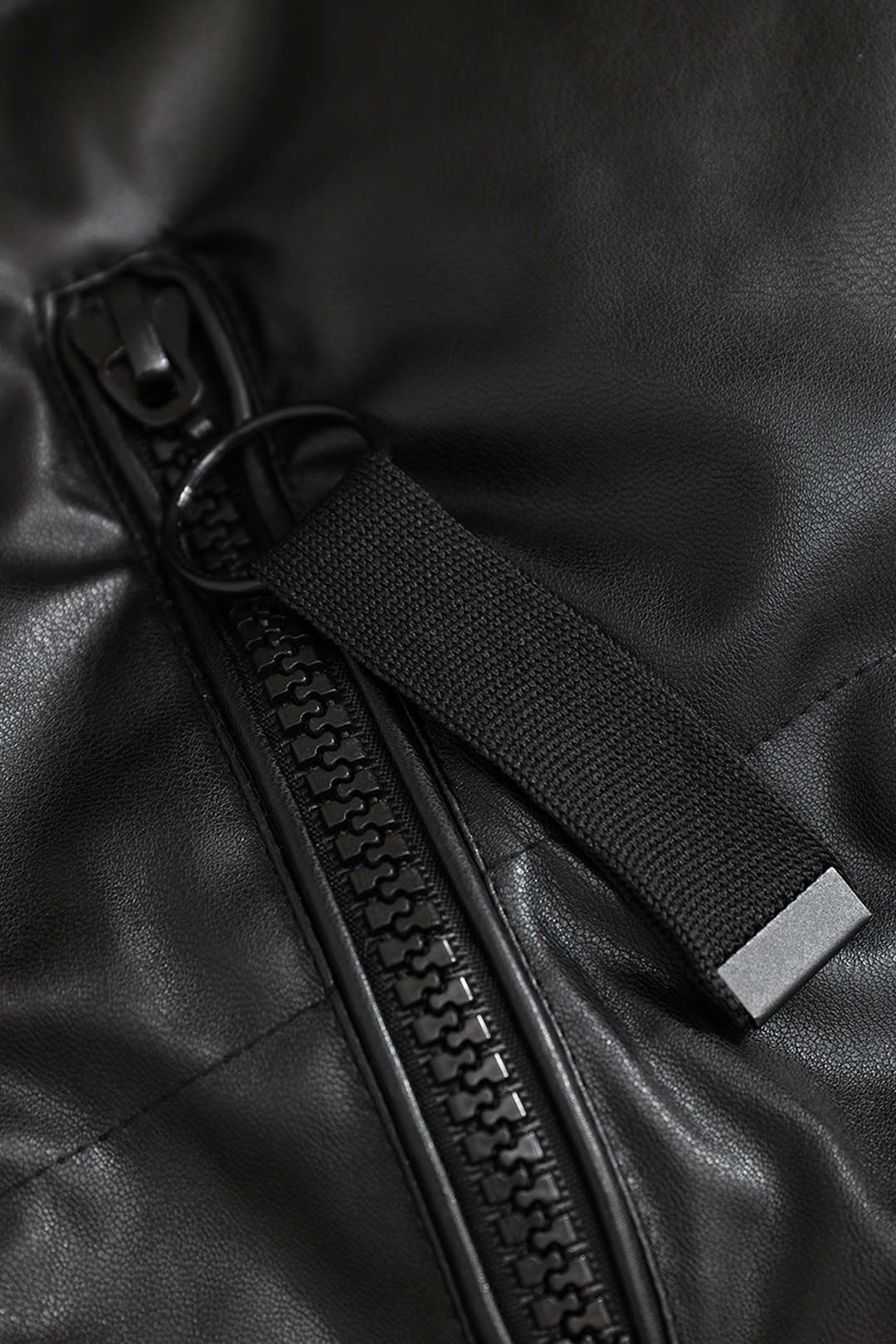 Veryn | Dames kunstleren gewatteerde jas met capuchon – Warme winterjas, chic en comfortabel