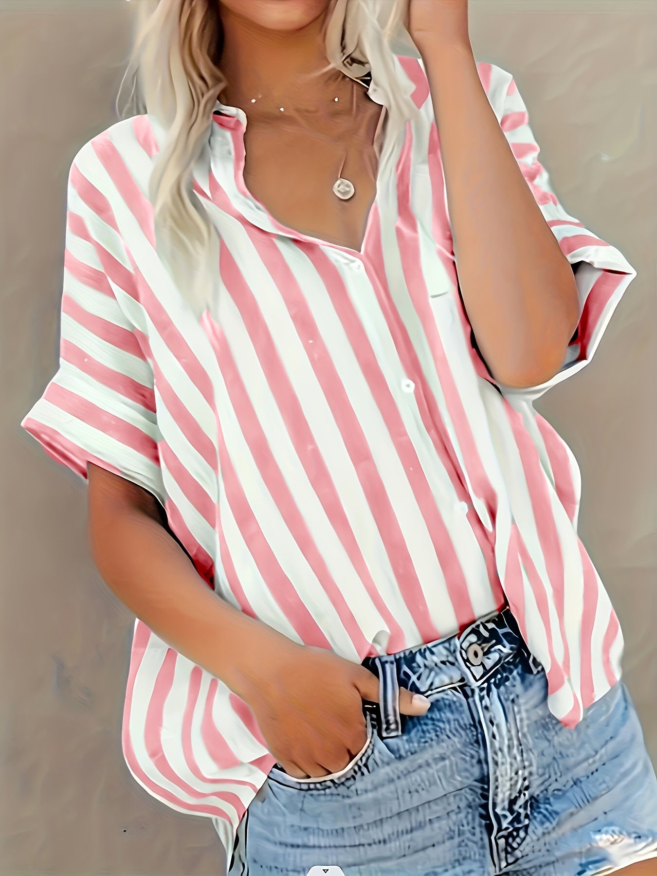 Grietje | Gestreepte blouse met knoopsluiting - korte mouwen, V-hals
