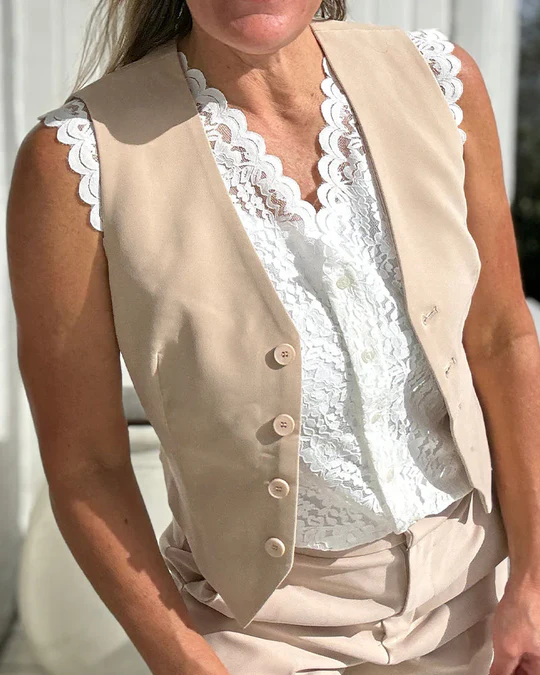 Kelina | Mouwloze Witte Kanten Top met Knoopsluiting - Elegante Vrouwen Eyelet Blouse, Bloemen Kant Tank