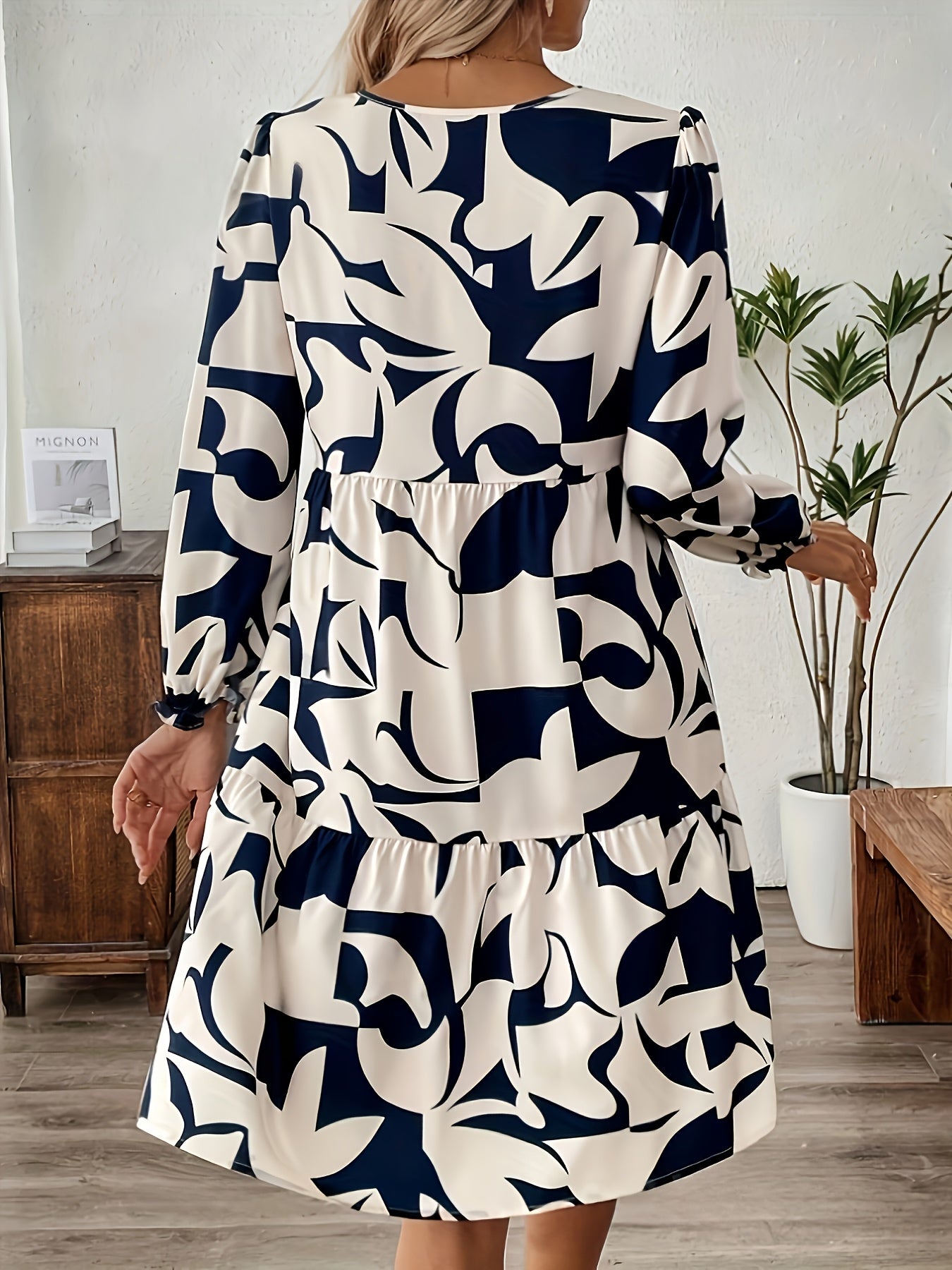 Alida | Damesjurk met bloemenprint en losse zoom en mouwen - Casual Vakantiejurk