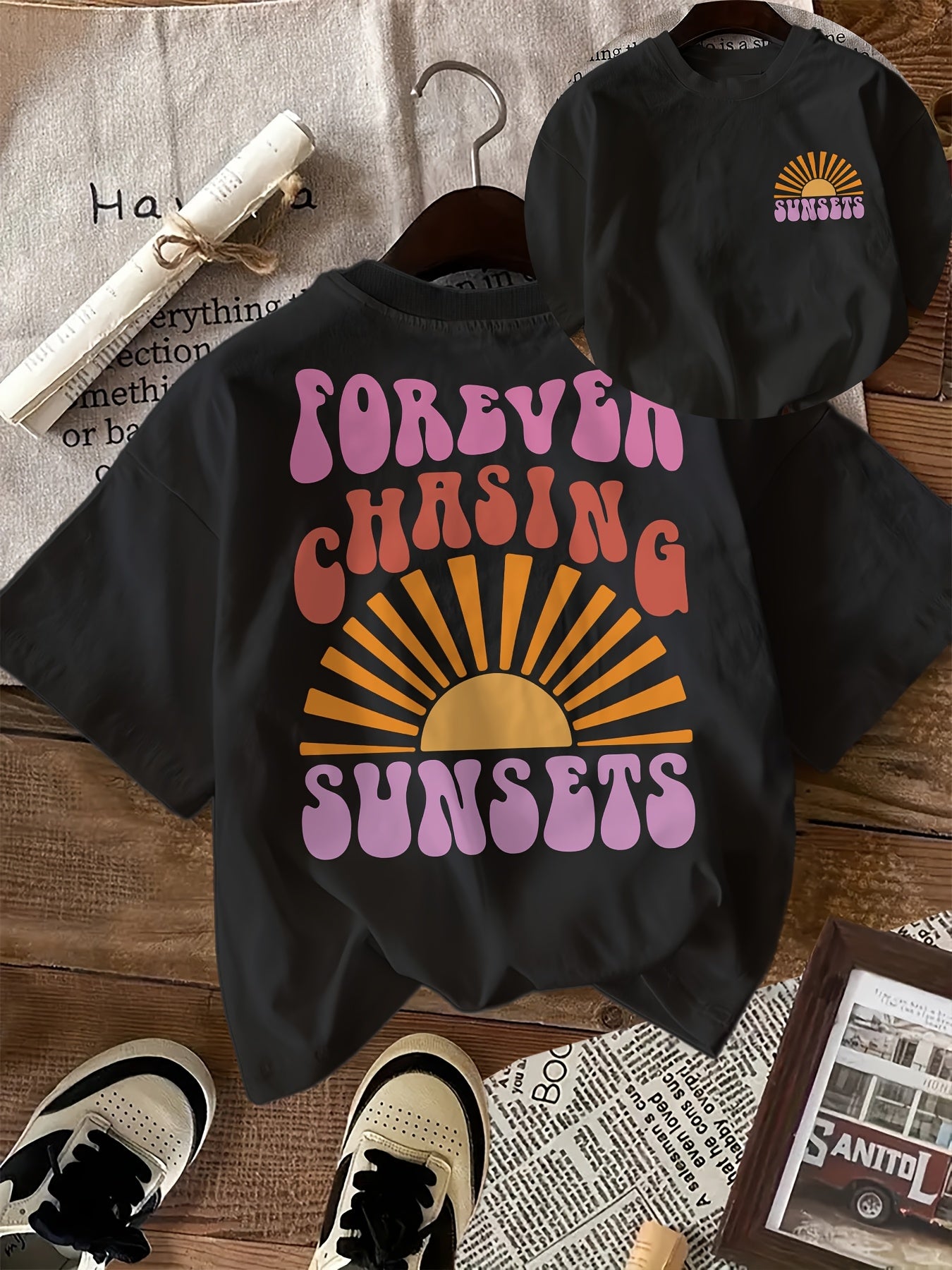 SunChase | Katoenen T-shirt met grafische print voor dames - “Forever Chasing Sunsets”.