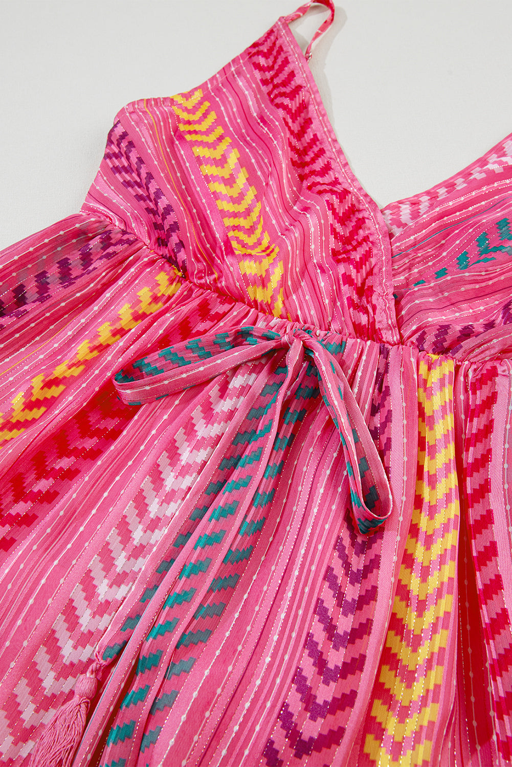 Mevelyn | Boho Western Maxi-jurk voor vrouwen - Roze V-hals met kwastjes, spaghettibandjes & allover print