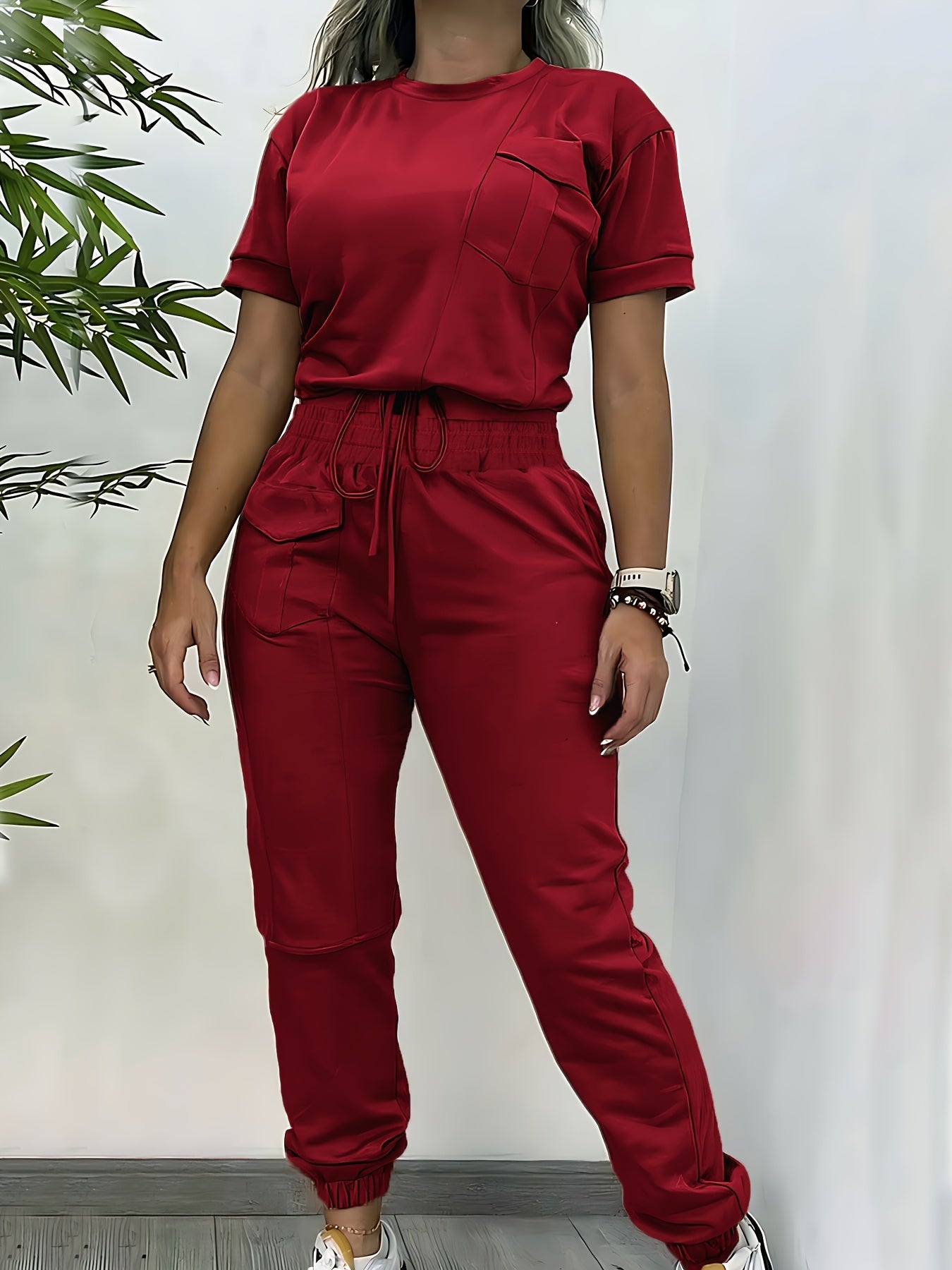 Helmi | Casual tweedelige damesset - T-shirt & Joggerbroek met koord