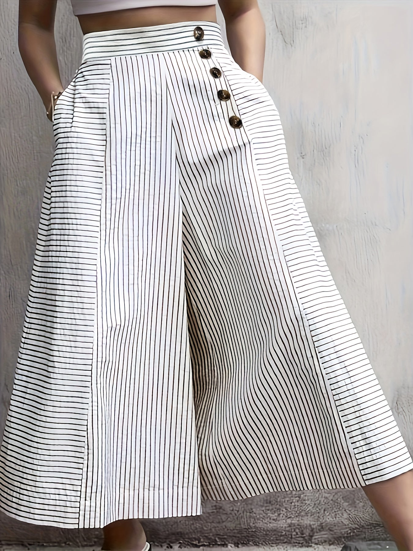 Noreia | Casual gestreepte broek met hoge taille en wijde pijpen - Los model, knoopdetail