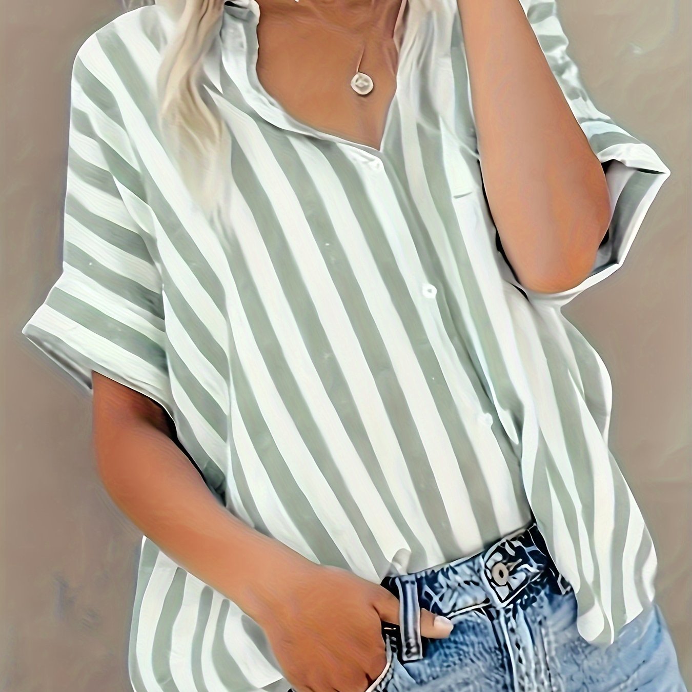 Grietje | Gestreepte blouse met knoopsluiting - korte mouwen, V-hals