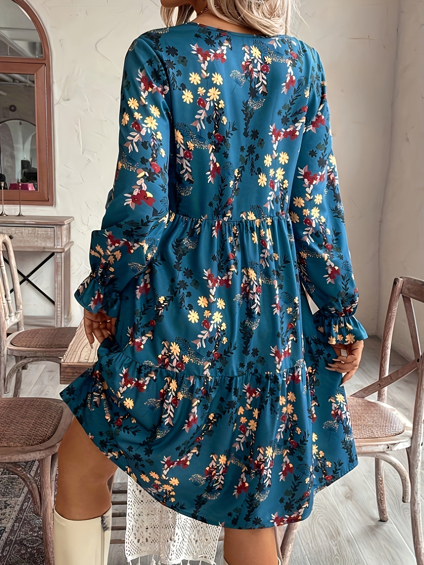 Alida | Damesjurk met bloemenprint en losse zoom en mouwen - Casual Vakantiejurk