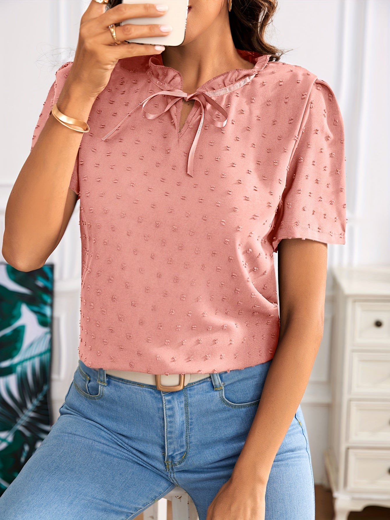 Raven | Elegante Blouse met Strikhals, Bolle Mouwen & Eyelet Detail