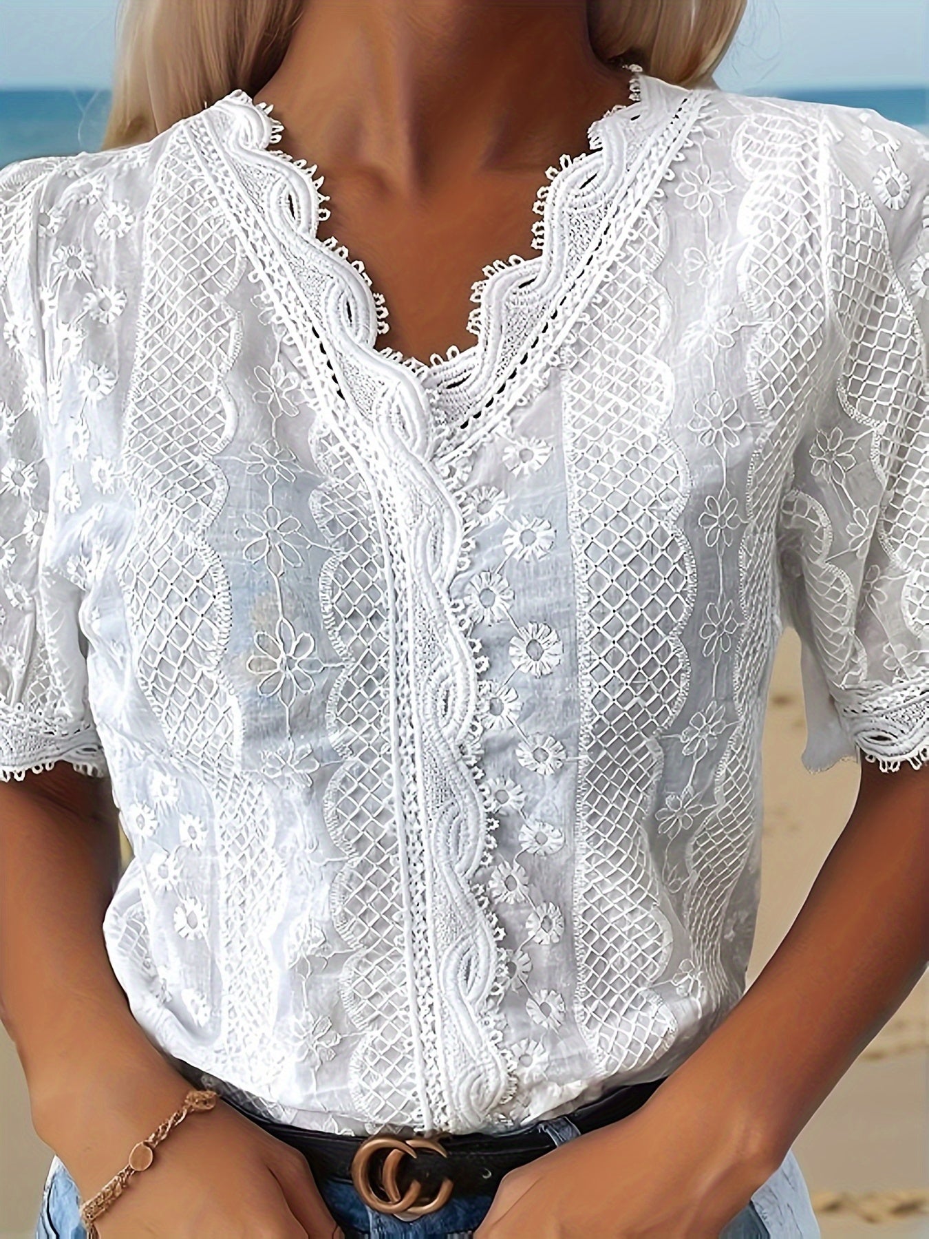 Soleil | Damesblouse met V-hals en korte mouwen - Ruches aan de hals