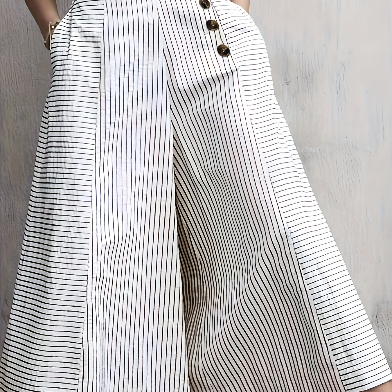 Noreia | Casual gestreepte broek met hoge taille en wijde pijpen - Los model, knoopdetail