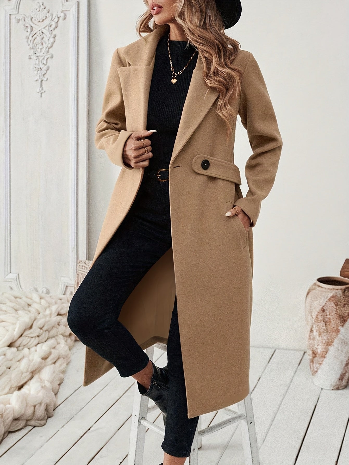 Veyrissa | Elegante lange damesjas – verstelbare riem, asymmetrische zoom, reverskraag