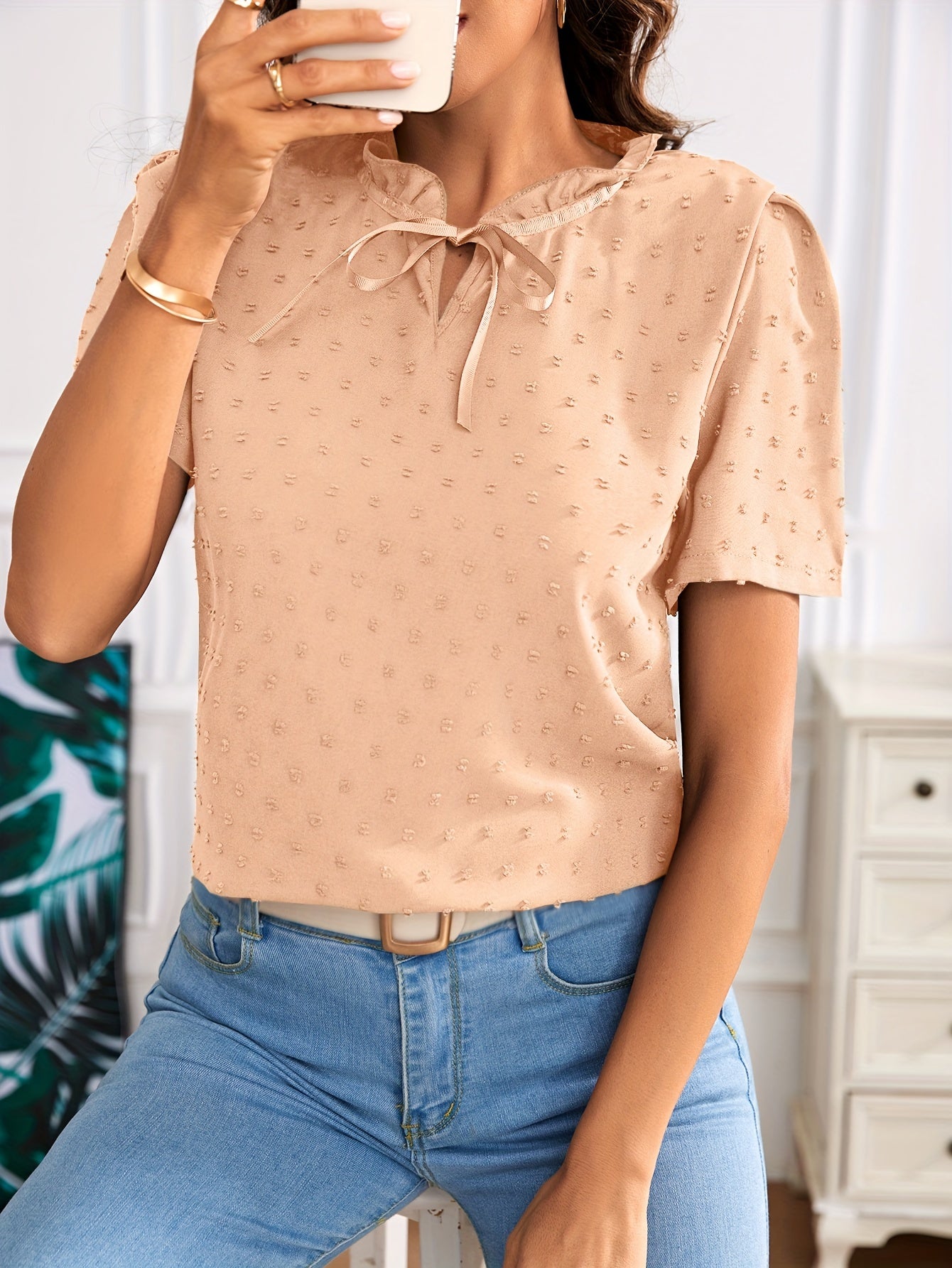 Raven | Elegante Blouse met Strikhals, Bolle Mouwen & Eyelet Detail