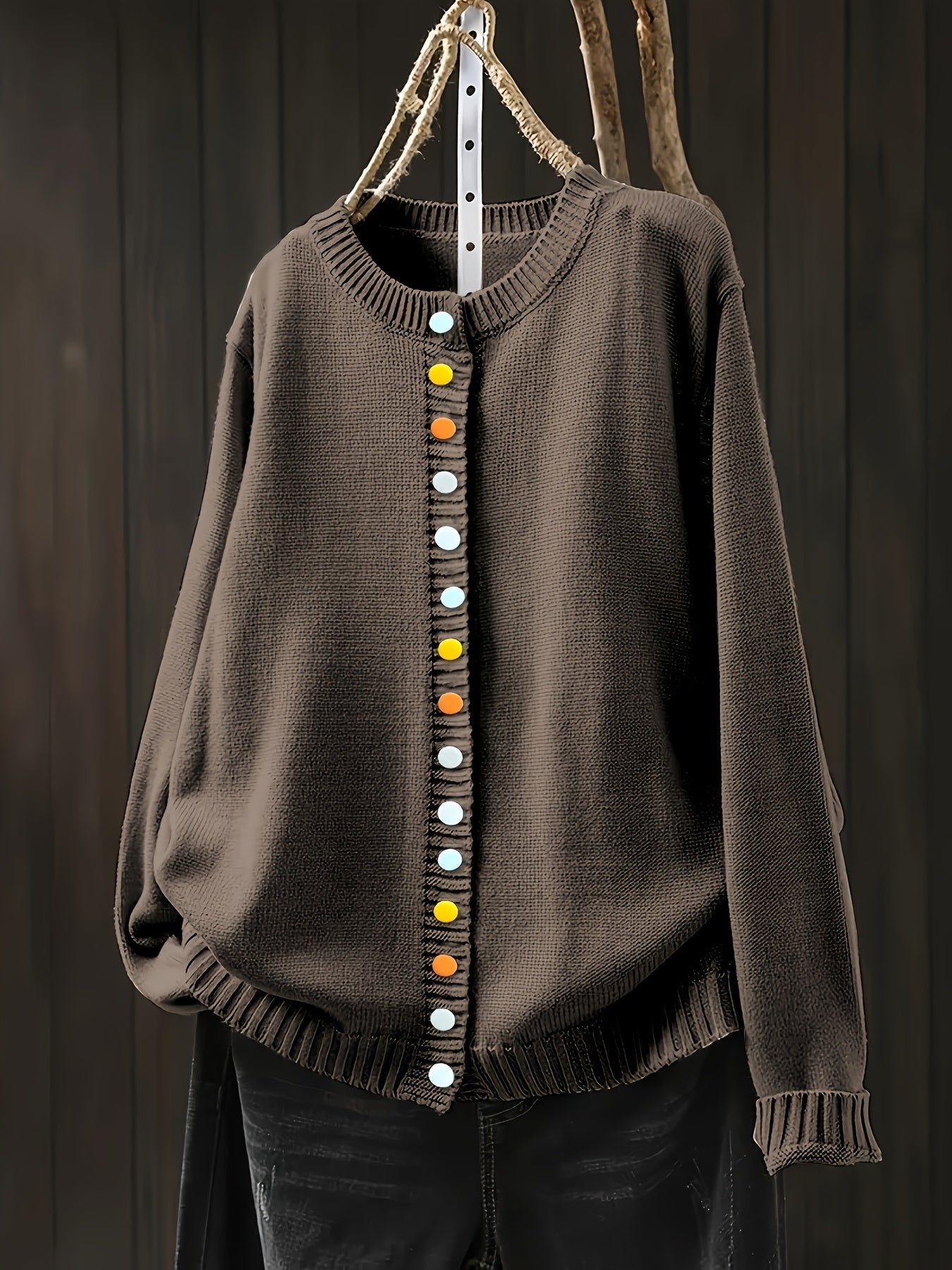 Marietta | Klassieke gebreide trui – Relaxed fit, veelkleurige knopen, zachte warme gebreide pullover