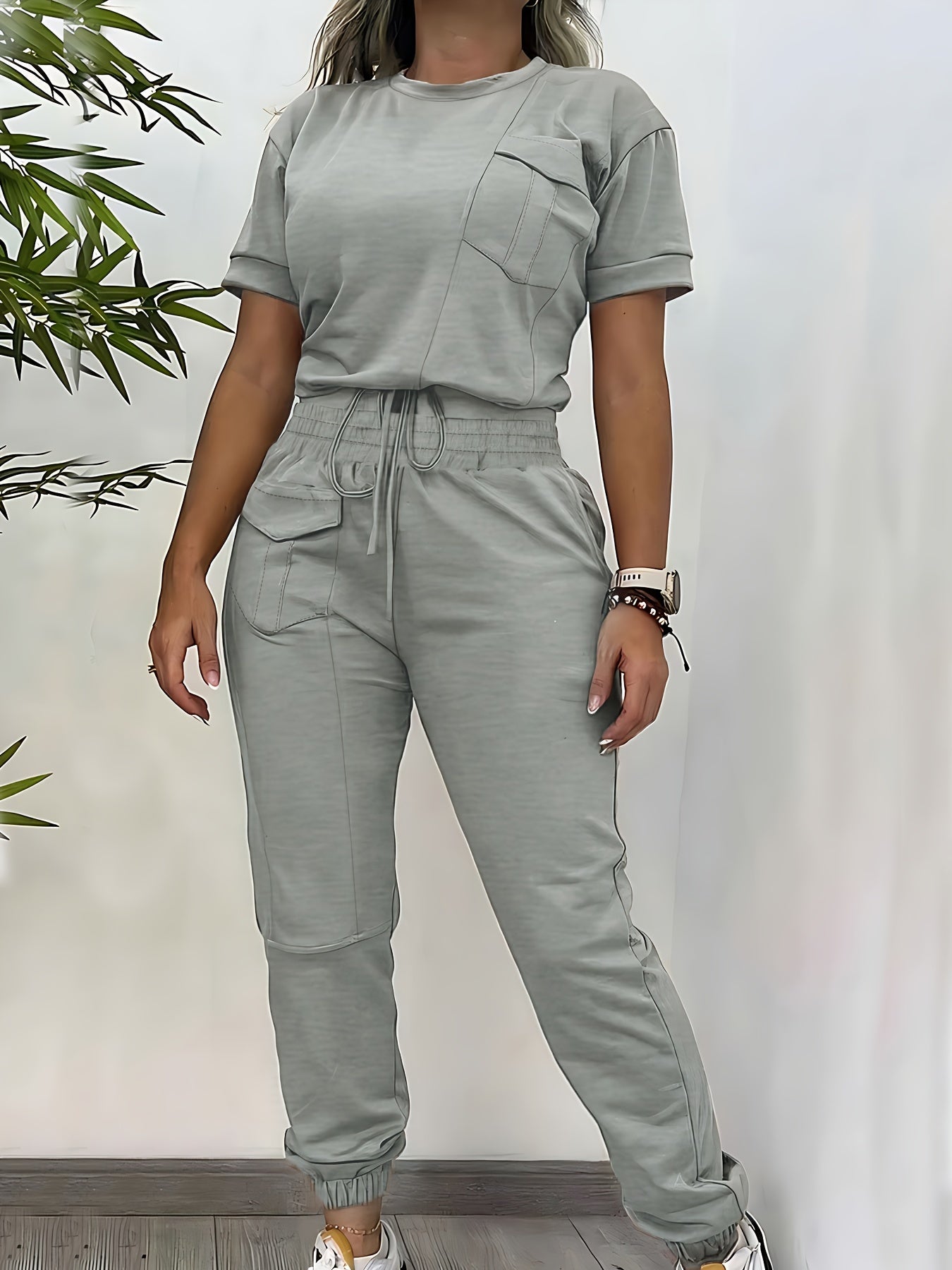 Helmi | Casual tweedelige damesset - T-shirt & Joggerbroek met koord