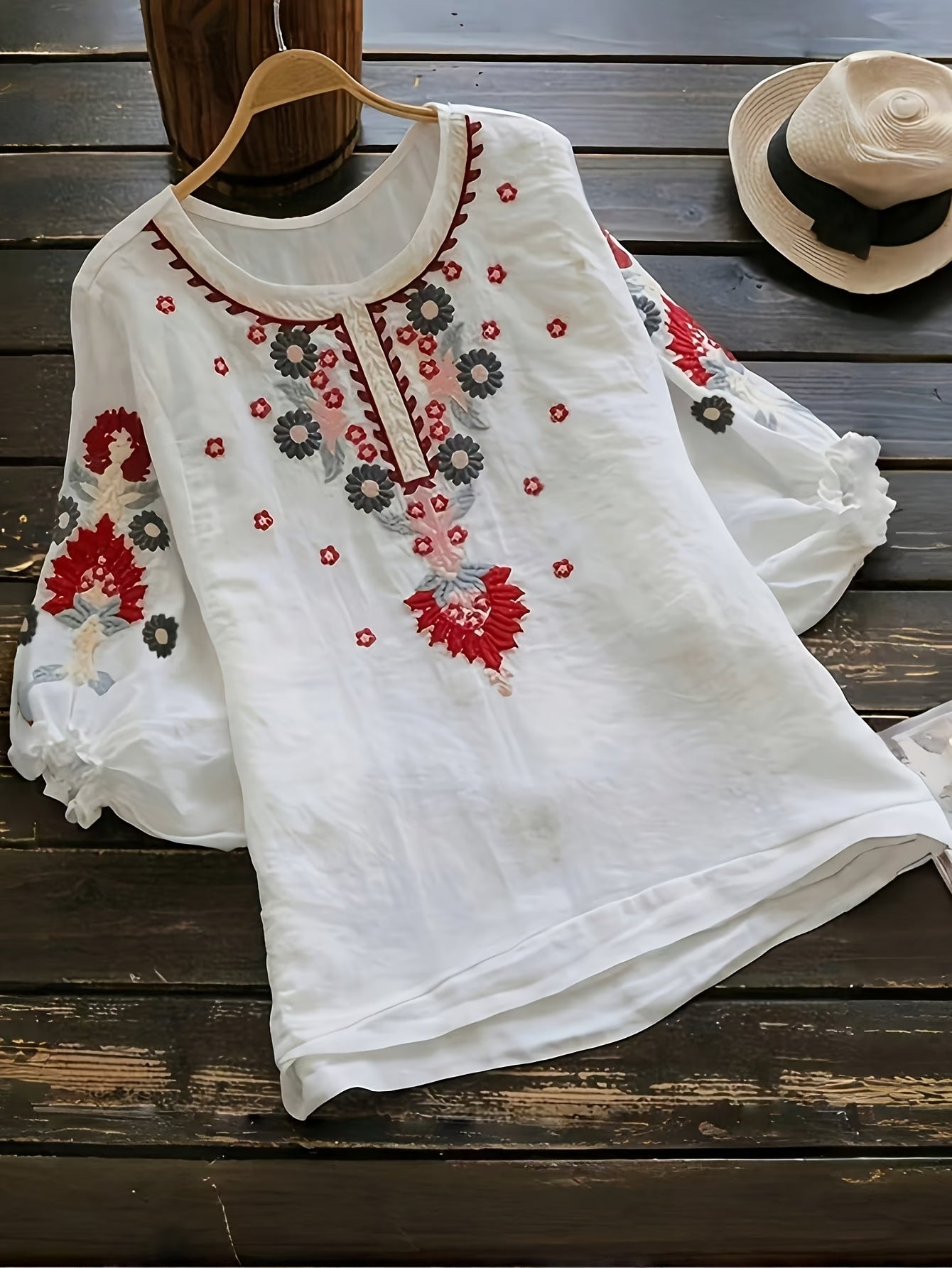 Slavenka | Geborduurde Bloemenblouse - Plus Size, Casual Korte Mouw