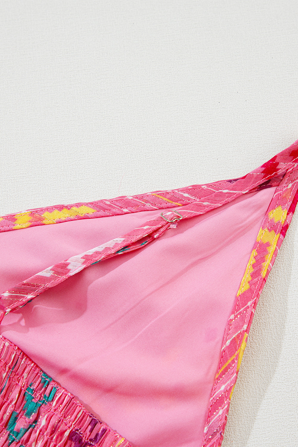 Mevelyn | Boho Western Maxi-jurk voor vrouwen - Roze V-hals met kwastjes, spaghettibandjes & allover print