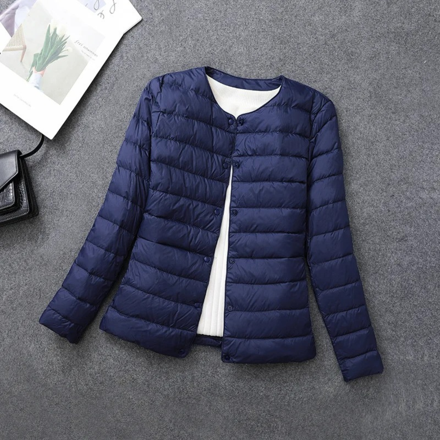 Cailen | Lichtgewicht donsjack voor dames, ronde hals, drukknoopsluiting, warme en stijlvolle bovenkleding
