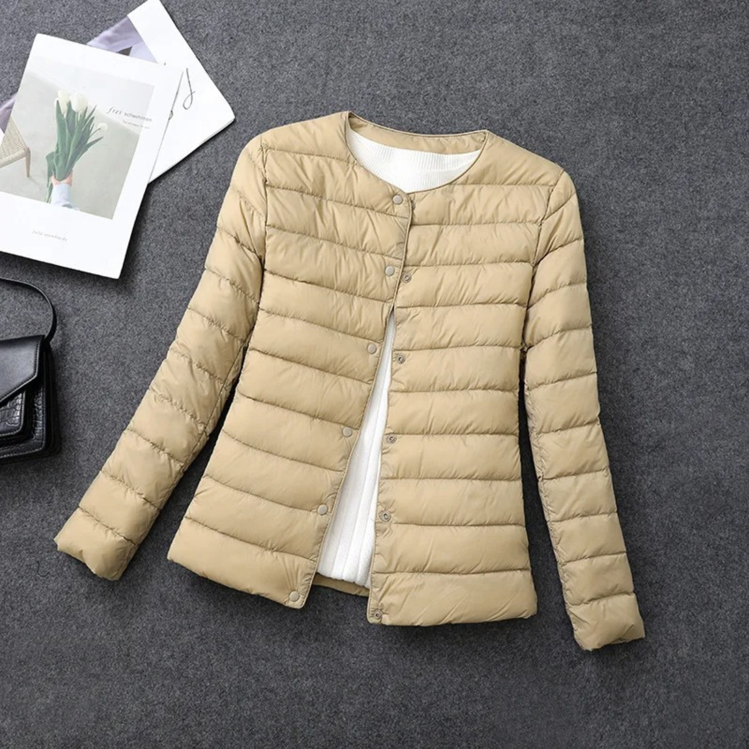 Cailen | Lichtgewicht donsjack voor dames, ronde hals, drukknoopsluiting, warme en stijlvolle bovenkleding