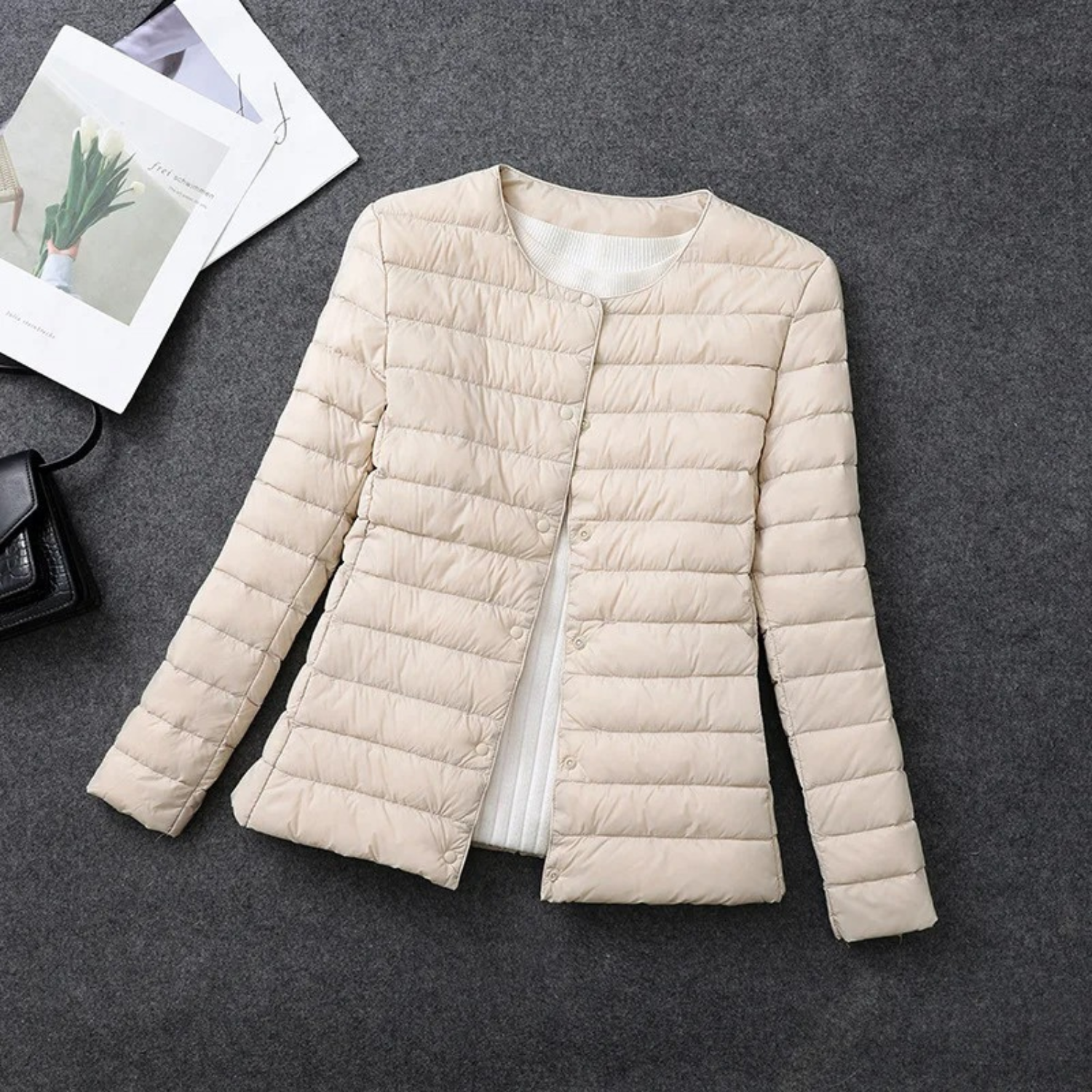 Cailen | Lichtgewicht donsjack voor dames, ronde hals, drukknoopsluiting, warme en stijlvolle bovenkleding