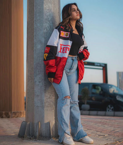 Selith | Damesjas Vintage Rode Ferrari - Stijlvolle Racingjas, Retro Motorsport Geïnspireerd