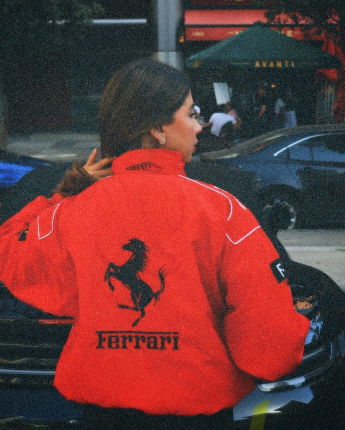 Selith | Damesjas Vintage Rode Ferrari - Stijlvolle Racingjas, Retro Motorsport Geïnspireerd