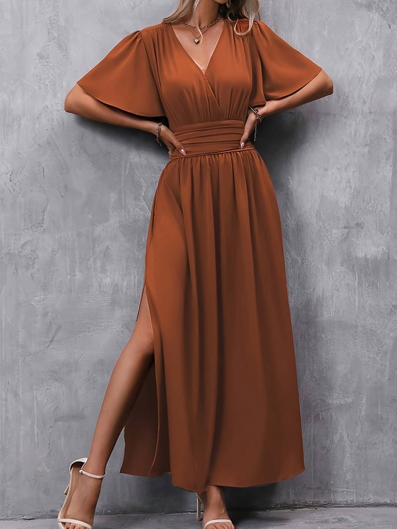 Taina | Elegante lange vloeiende damesjurk met split aan de zijkant en klokmouwen
