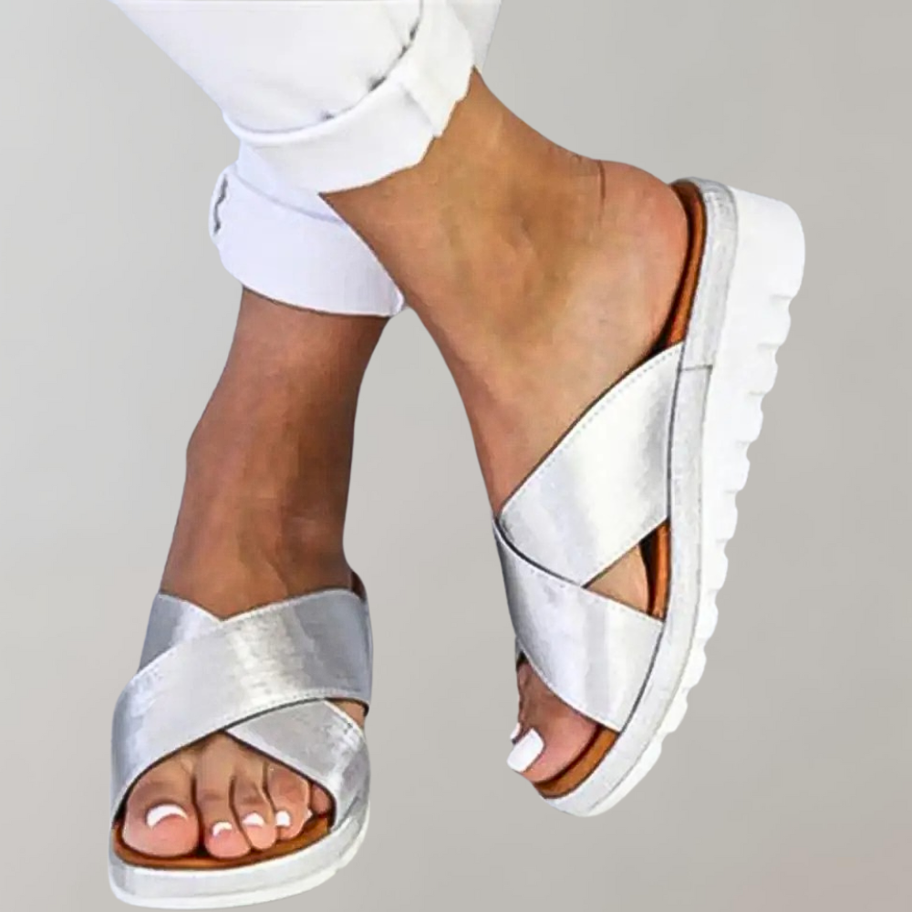 Velstra | Comfortabele Slip-On Sandalen - Kruisband, Gewatteerde Zool
