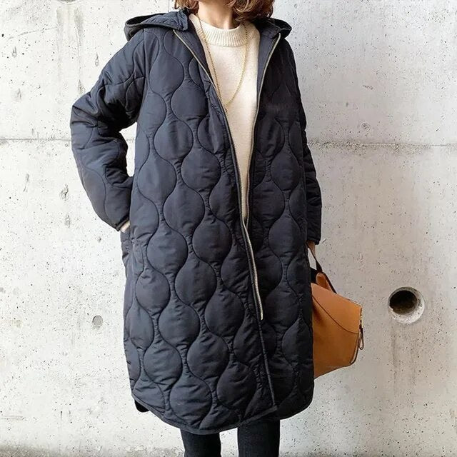 Xanthippe | Oversized gewatteerde damesjas met capuchon en doorlopende ritssluiting – Lang winterjack