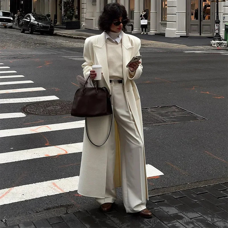 Faustine | Elegante vloerlange damesjas, tijdloze stijl, casual en formeel, wit, lange trenchcoat