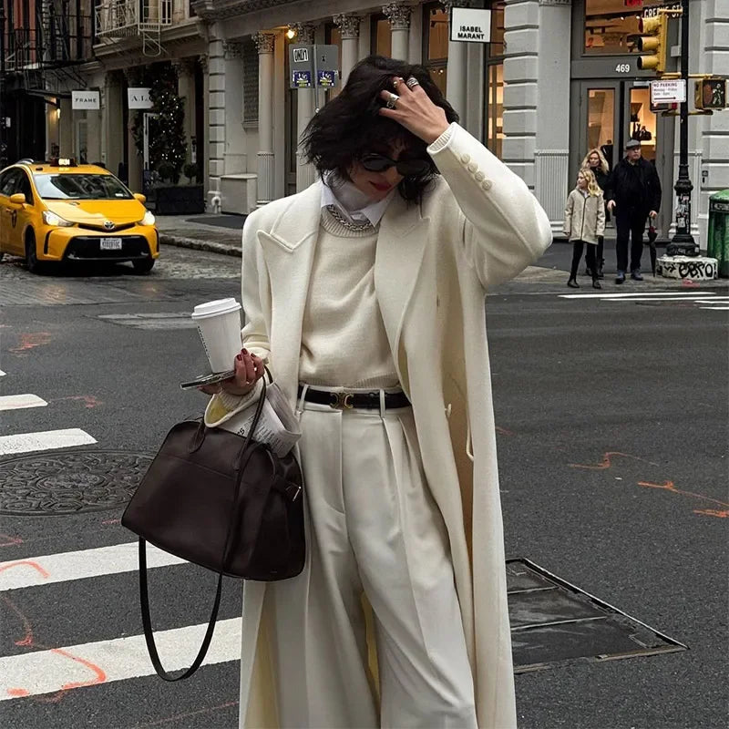 Faustine | Elegante vloerlange damesjas, tijdloze stijl, casual en formeel, wit, lange trenchcoat