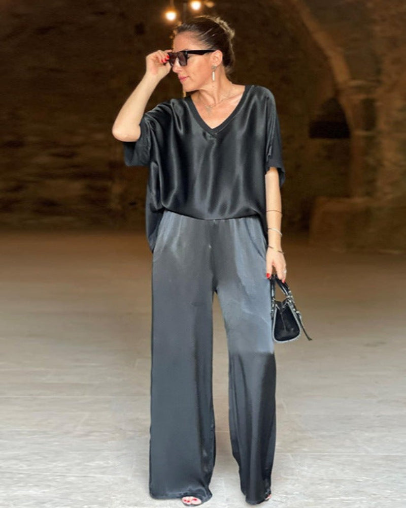 Zephara | Elegante satijnen 2-delige set - losjes v-hals T-shirt & broek met wijde pijpen