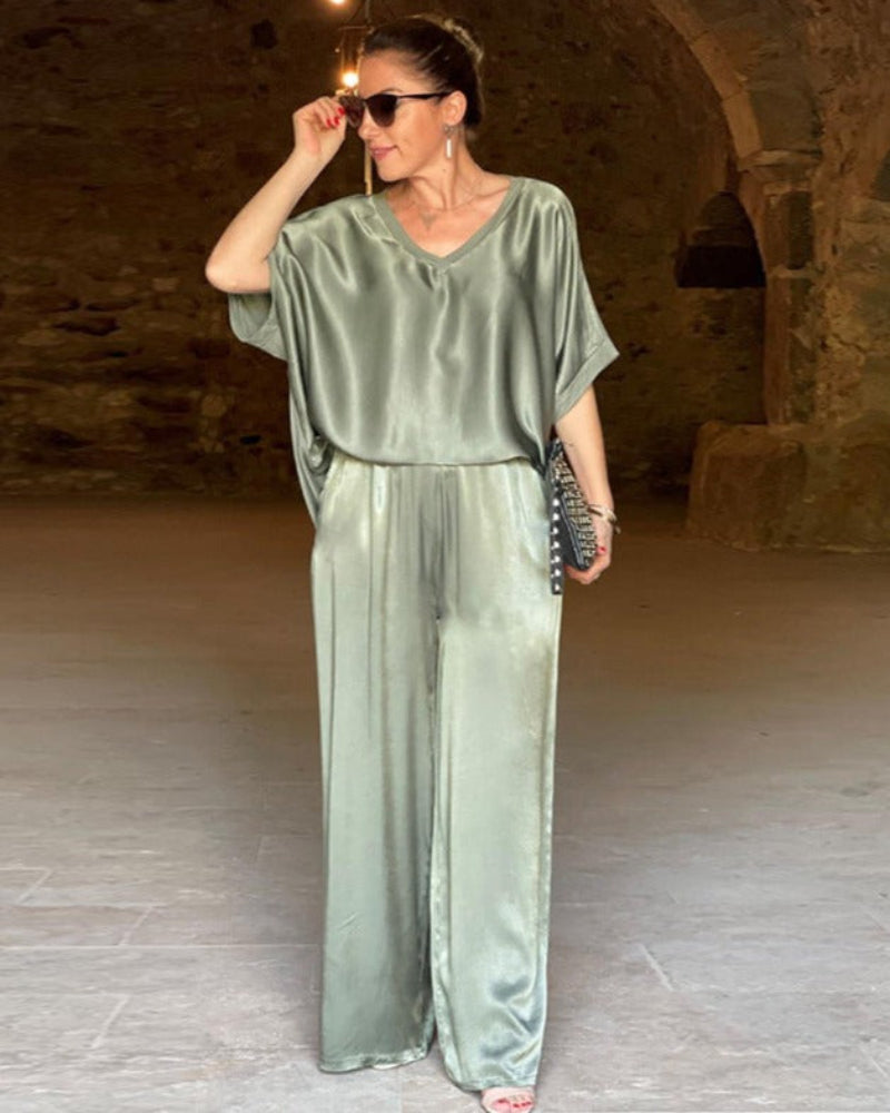 Zephara | Elegante satijnen 2-delige set - losjes v-hals T-shirt & broek met wijde pijpen