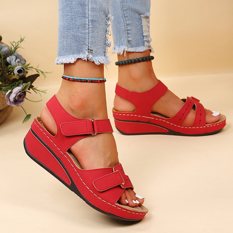 EzyStep | Retro Orthopedische Sandalen met Zachte Sleehak & Klittenbandsluiting