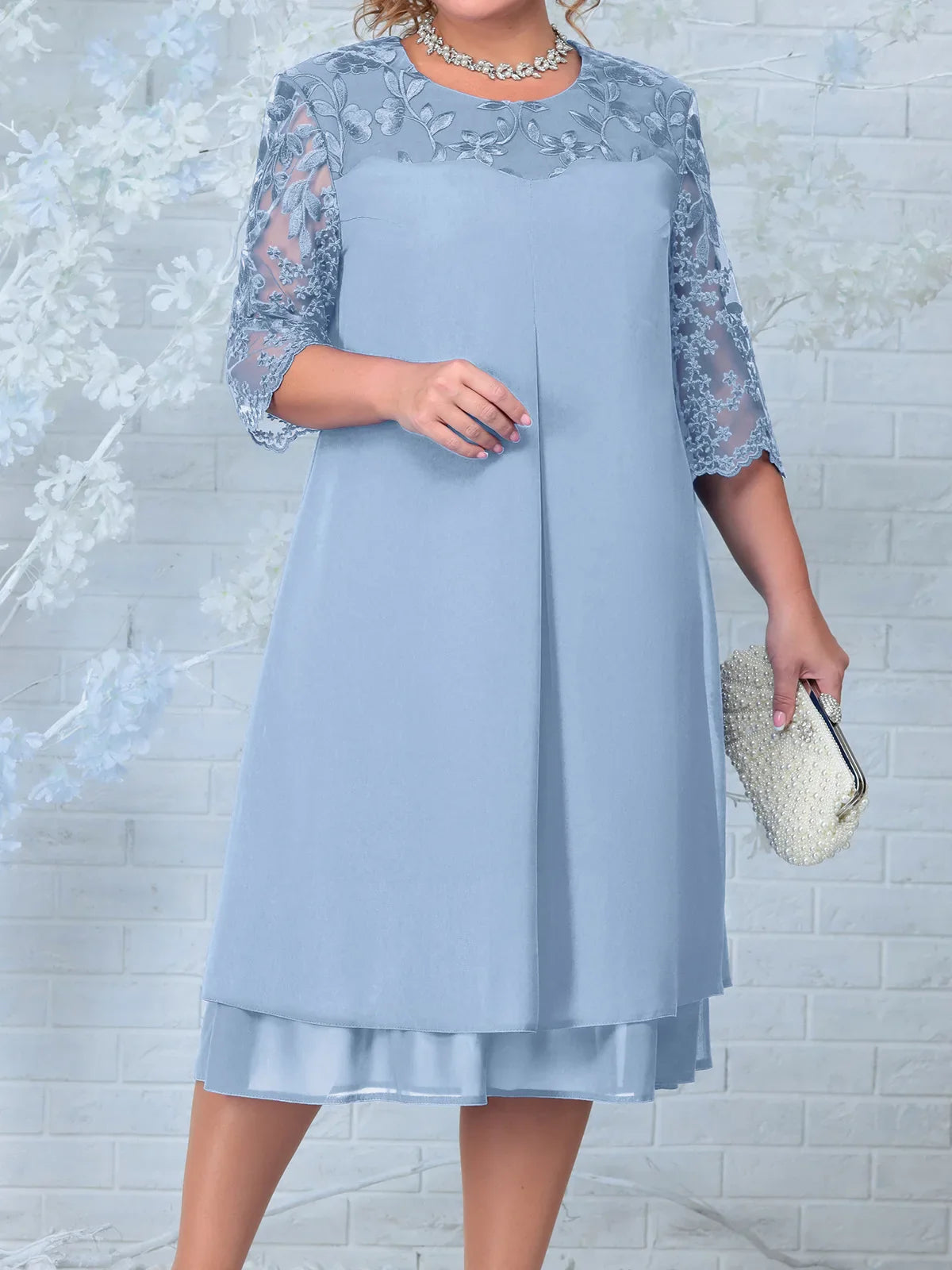 Talina | Geborduurde Midi Avondjurk Plus Size - Halve Mouwen van Mesh, Bloemig Kantdetail