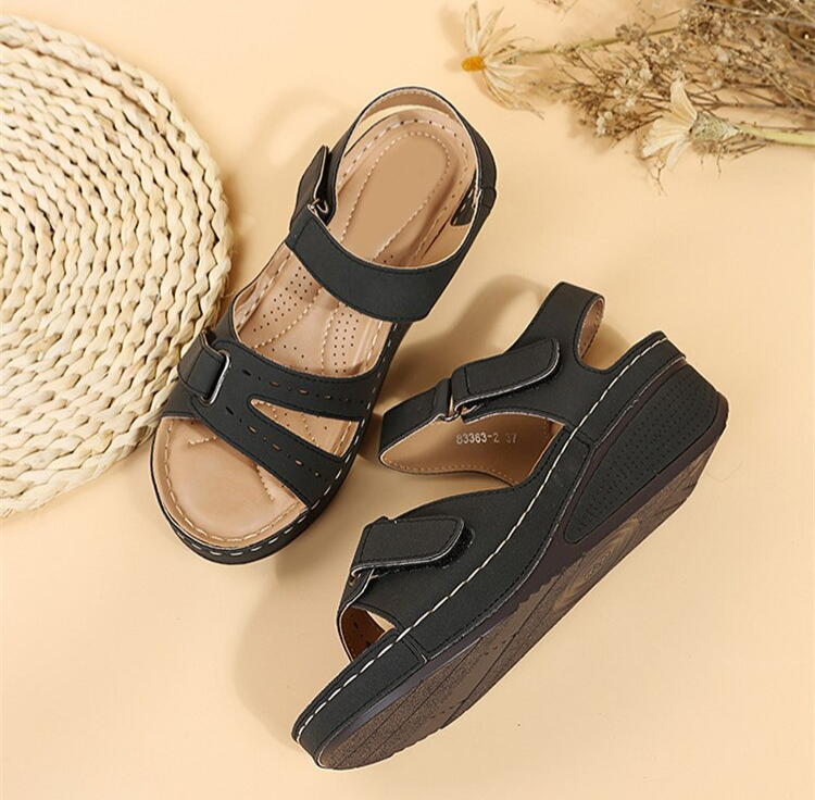 EzyStep | Retro Orthopedische Sandalen met Zachte Sleehak & Klittenbandsluiting