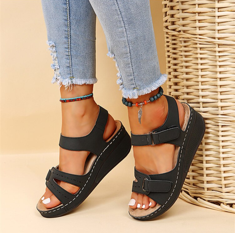 EzyStep | Retro Orthopedische Sandalen met Zachte Sleehak & Klittenbandsluiting