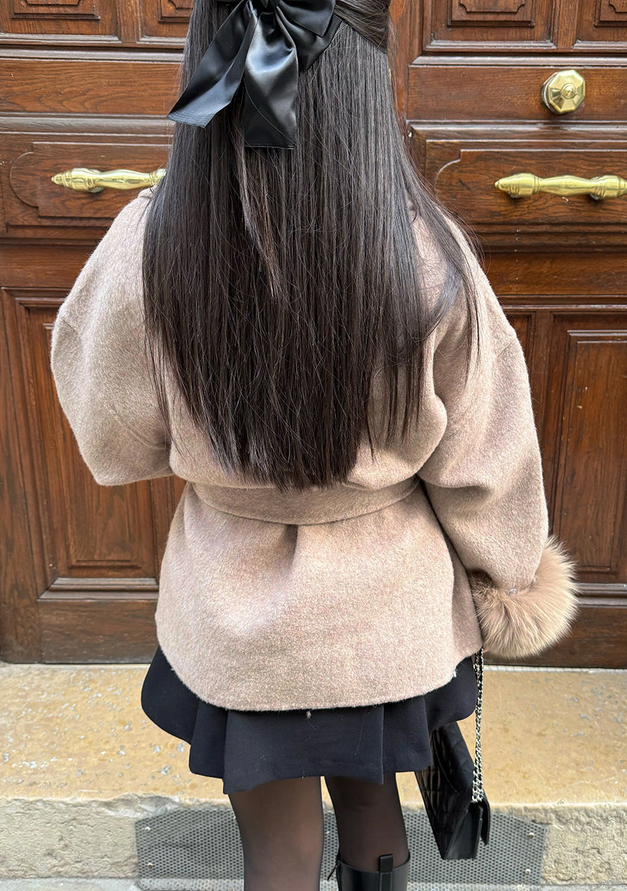 Asta | Luxe winterjas voor dames met bontmanchetten en strikceintuur – Elegante, warme bovenkleding