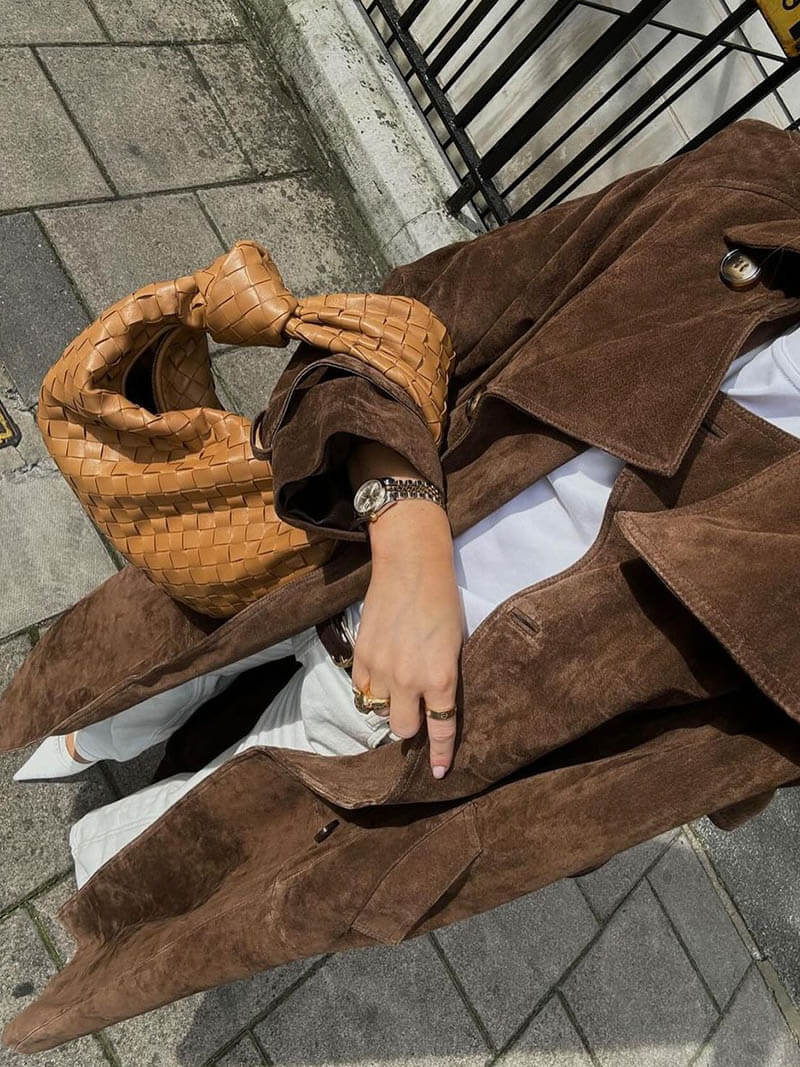 Nyvella | Elegante lange jas van imitatiesuède voor dames - Getailleerde overjas met ceintuur