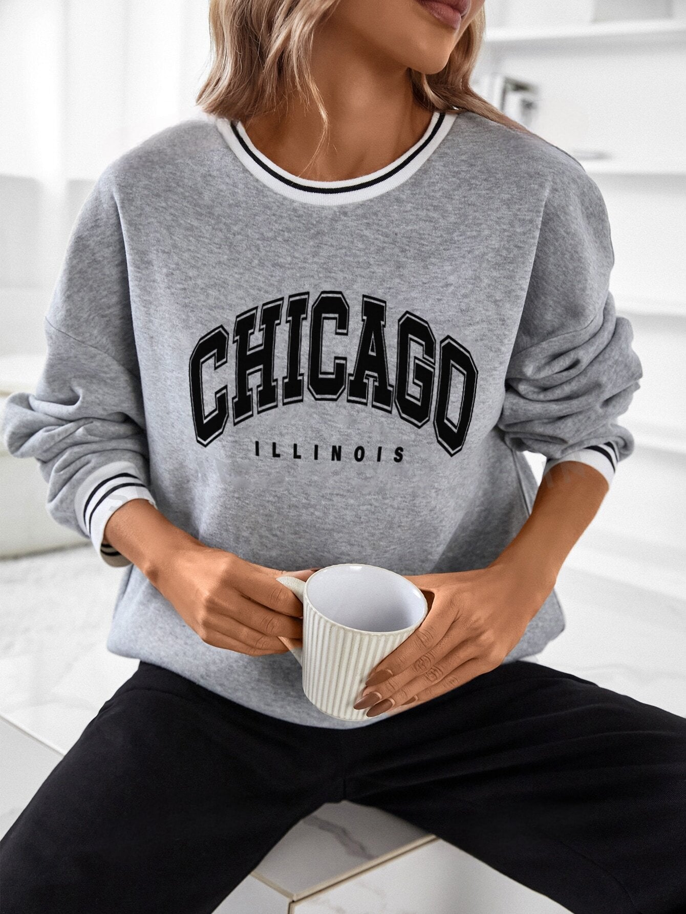 Asala |  Gestreepte manchetten en hals met tekst Sweatshirt – Casual oversized trui