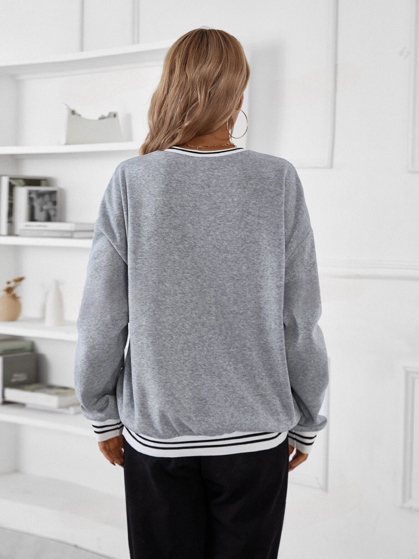 Asala |  Gestreepte manchetten en hals met tekst Sweatshirt – Casual oversized trui